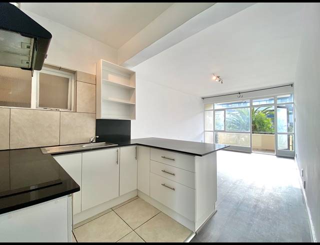0.5 BEDROOM APARTMENT TO LET IN SEA POINT